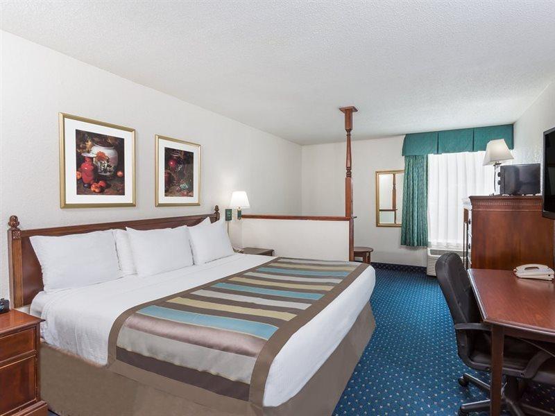 Baymont By Wyndham Greensboro/Coliseum Bagian luar foto