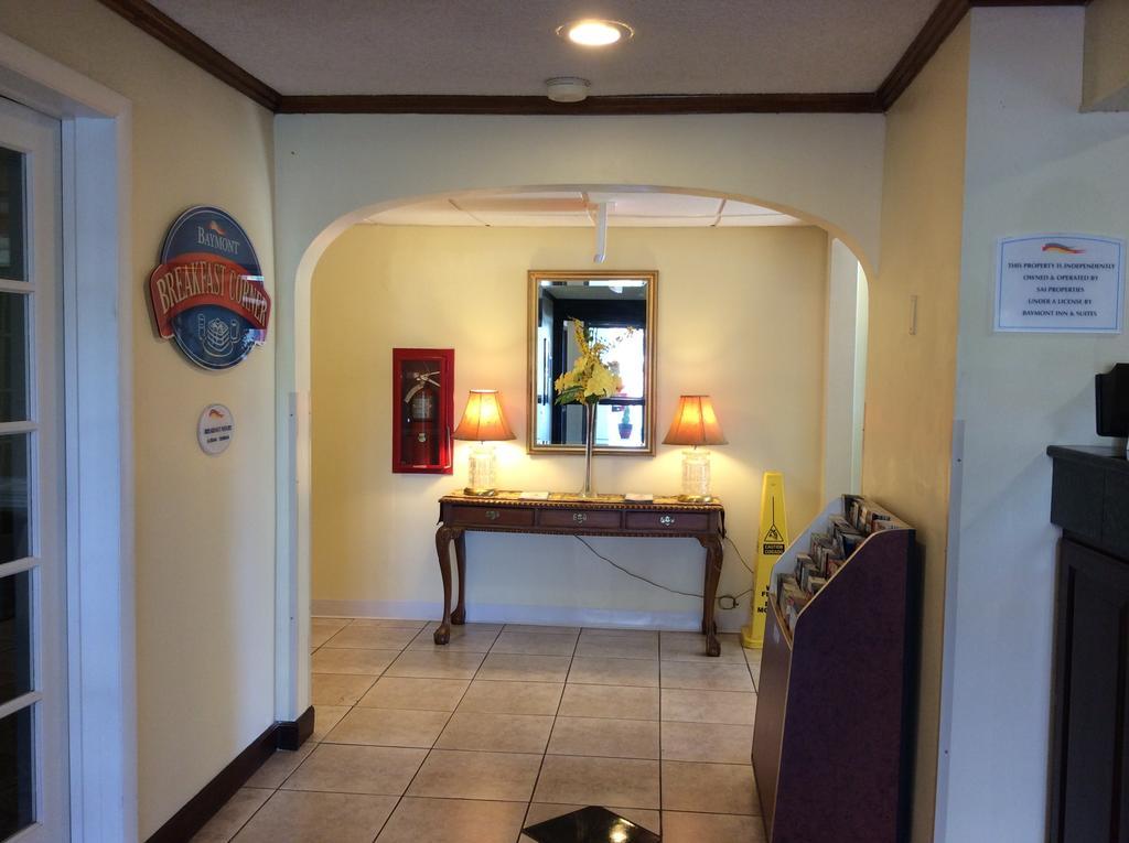 Baymont By Wyndham Greensboro/Coliseum Bagian luar foto