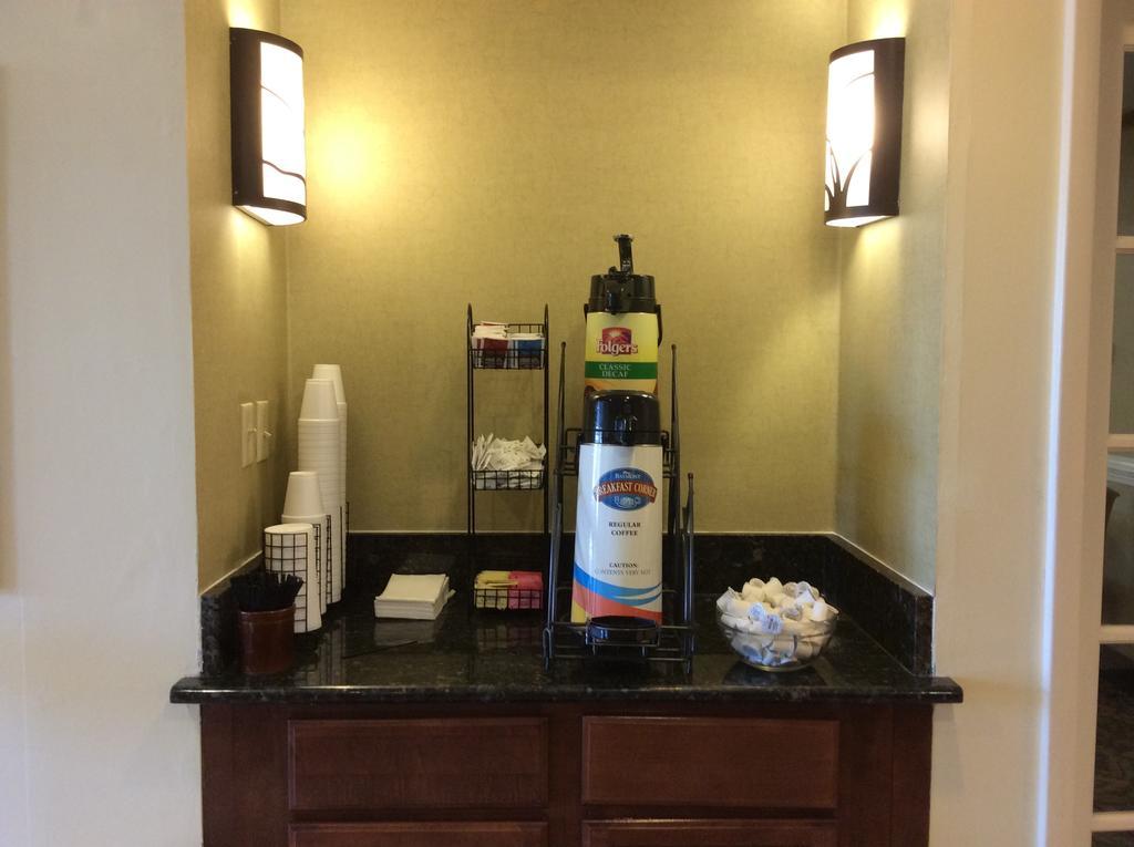 Baymont By Wyndham Greensboro/Coliseum Bagian luar foto