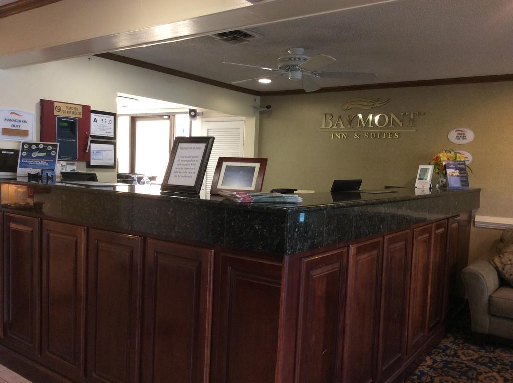 Baymont By Wyndham Greensboro/Coliseum Bagian luar foto