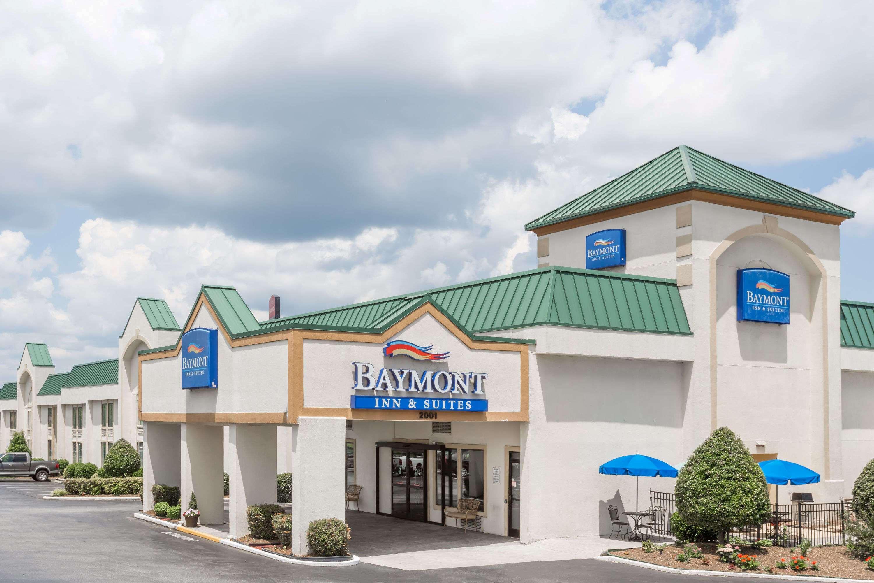Baymont By Wyndham Greensboro/Coliseum Bagian luar foto