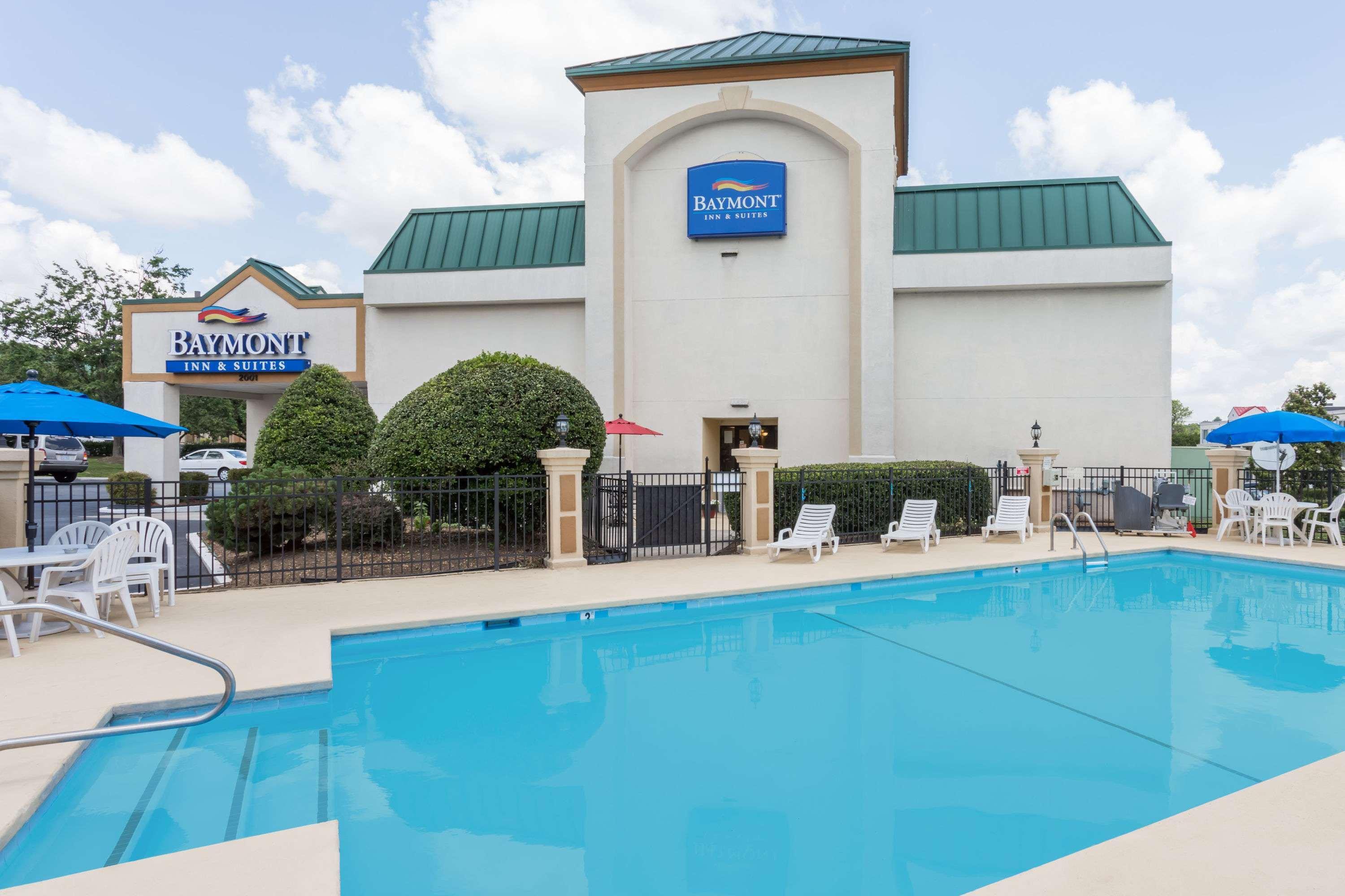 Baymont By Wyndham Greensboro/Coliseum Bagian luar foto
