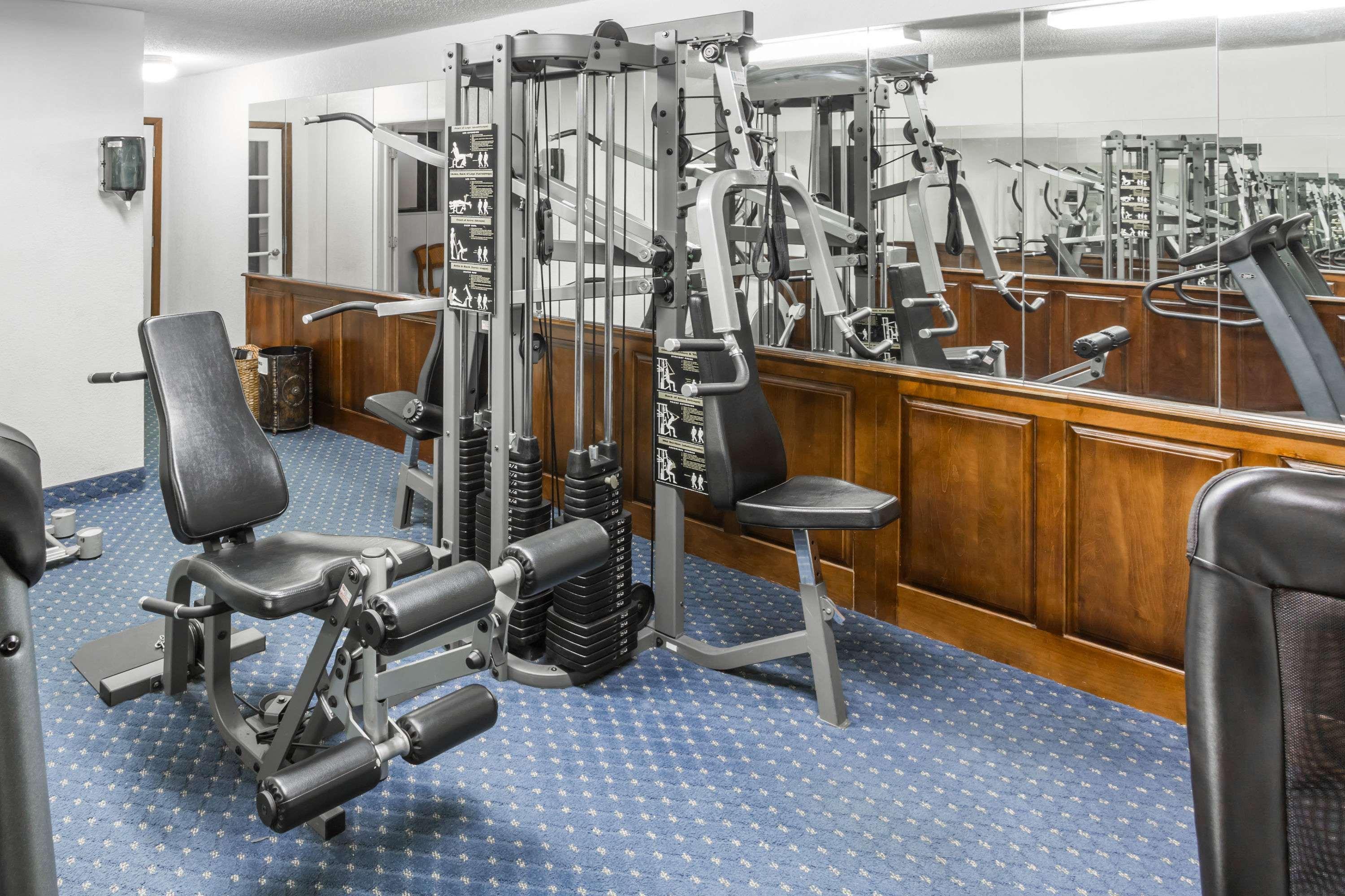 Baymont By Wyndham Greensboro/Coliseum Bagian luar foto