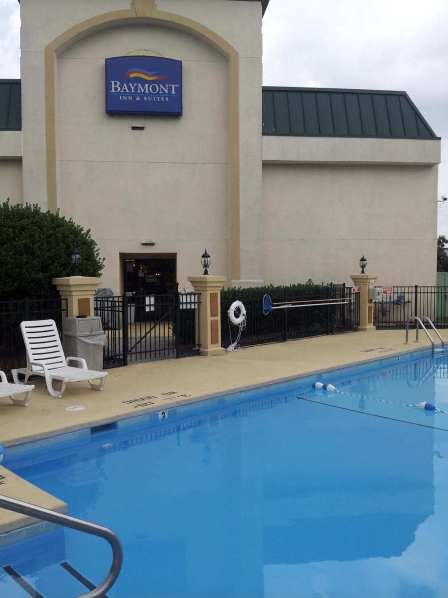 Baymont By Wyndham Greensboro/Coliseum Bagian luar foto