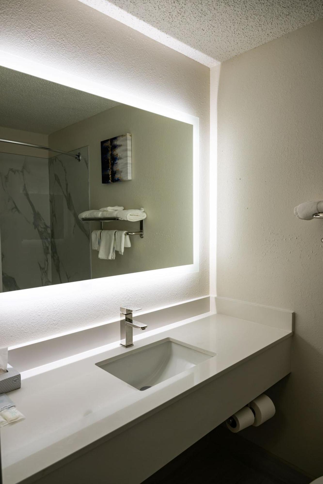 Baymont By Wyndham Greensboro/Coliseum Bagian luar foto