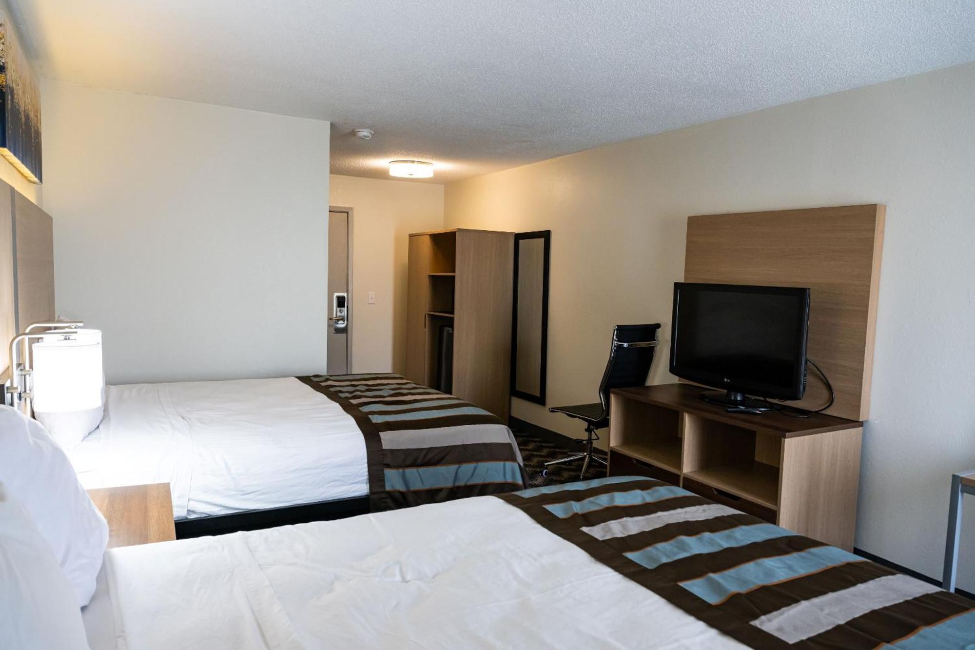 Baymont By Wyndham Greensboro/Coliseum Bagian luar foto