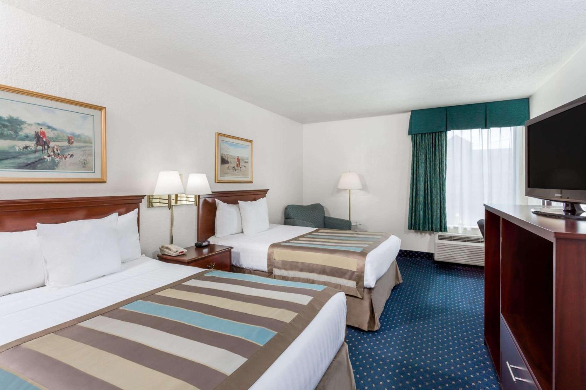 Baymont By Wyndham Greensboro/Coliseum Bagian luar foto