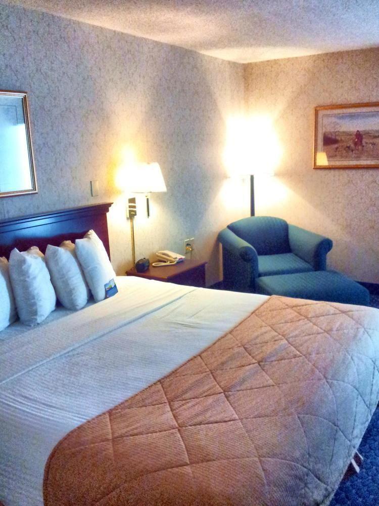Baymont By Wyndham Greensboro/Coliseum Bagian luar foto