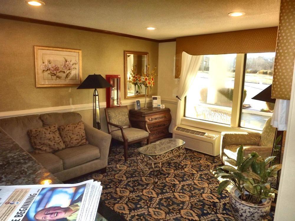Baymont By Wyndham Greensboro/Coliseum Bagian luar foto